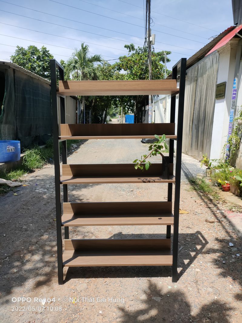 Kệ trưng bày sản phẩm khung chân sắt mặt gỗ SGH-5761 17 ke trung bay san pham ghk 305 2