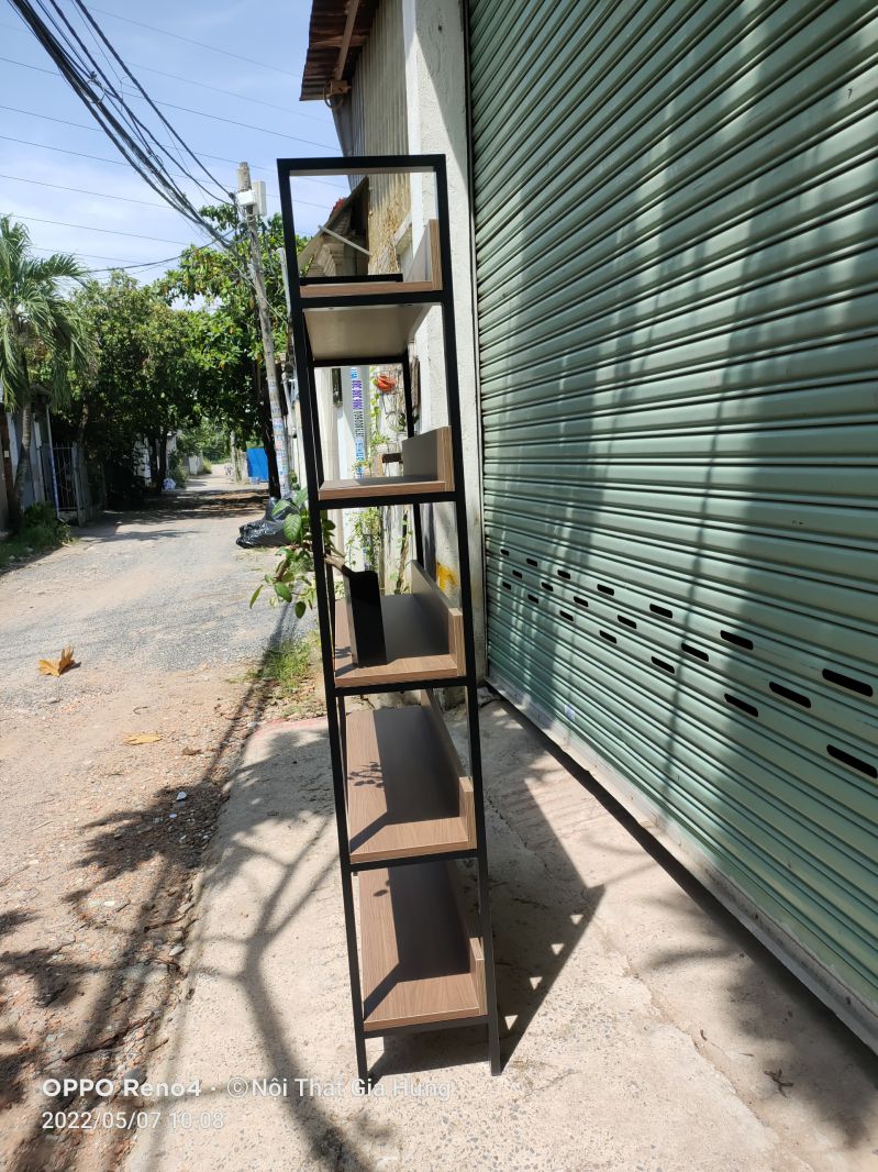 Kệ trưng bày sản phẩm khung chân sắt mặt gỗ SGH-5761 18 ke trung bay san pham ghk 305 3