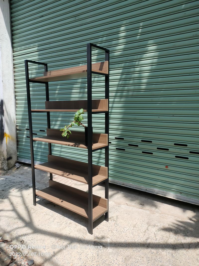 Kệ trưng bày sản phẩm khung chân sắt mặt gỗ SGH-5761 20 ke trung bay san pham ghk 305 5
