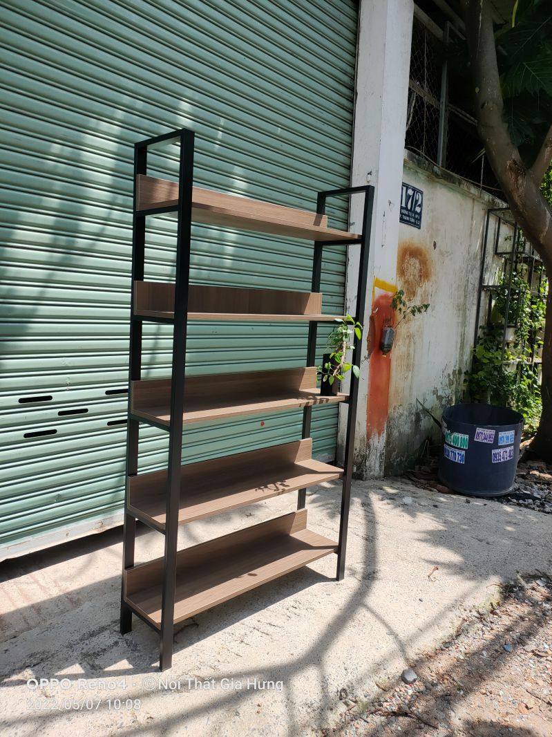 Kệ trưng bày sản phẩm khung chân sắt mặt gỗ SGH-5761 21 ke trung bay san pham ghk 305 6