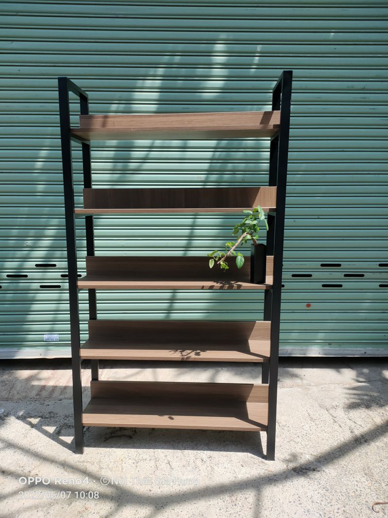 Kệ trưng bày sản phẩm khung chân sắt mặt gỗ SGH-5761 10 ke trung bay san pham ghk 305 7