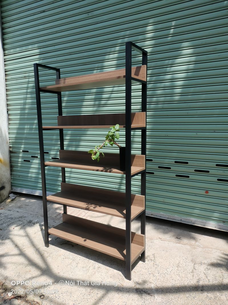 Kệ trưng bày sản phẩm khung chân sắt mặt gỗ SGH-5761 11 ke trung bay san pham ghk 305 8