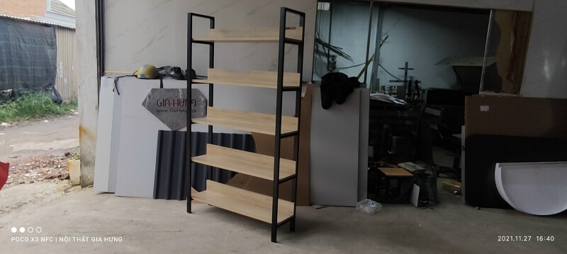 Kệ trưng bày sản phẩm khung chân sắt mặt gỗ SGH-5761 13 Ke trung bay san pham khung chan sat mat go GHSale 5761 2