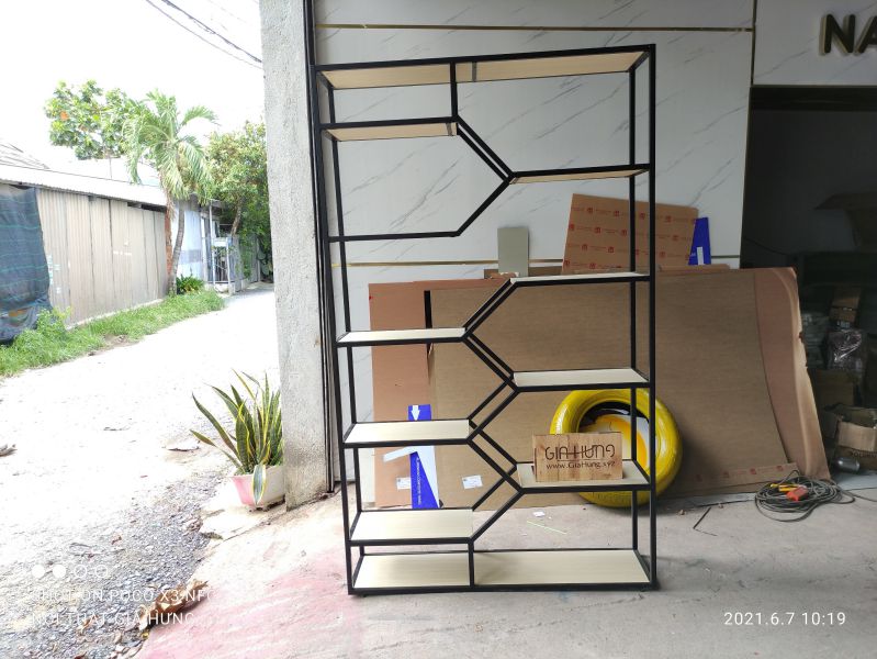 Kệ trang trí khung chân sắt mặt gỗ GHF-6155 4 Kệ trang trí khung chân sắt mặt gỗ GHF-6155 - Ảnh 2