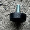 Hình ảnh thực tế chân tăng chỉnh mã SGH-13102 quy cách M6 x 20mm, đường kính đế nhựa phi 25 (đáy 24mm, đỉnh 25.6mm, dày 8.4mm). Linh kiện sở hữu trục bulong thép 16.6mm mạ kẽm chắc chắn, chịu tải trọng tĩnh từ 30kg - 50kg/chân. Sản phẩm chuyên dụng giúp cân bằng cao độ chính xác, chống rung lắc và chống trầy xước sàn cho các hệ thống khung sắt giá đỡ kệ kho, bàn thao tác nhà xưởng và nội thất văn phòng. Được cung cấp bởi xưởng gia công Sơn Tĩnh Điện Gia Hưng tại TP.HCM.